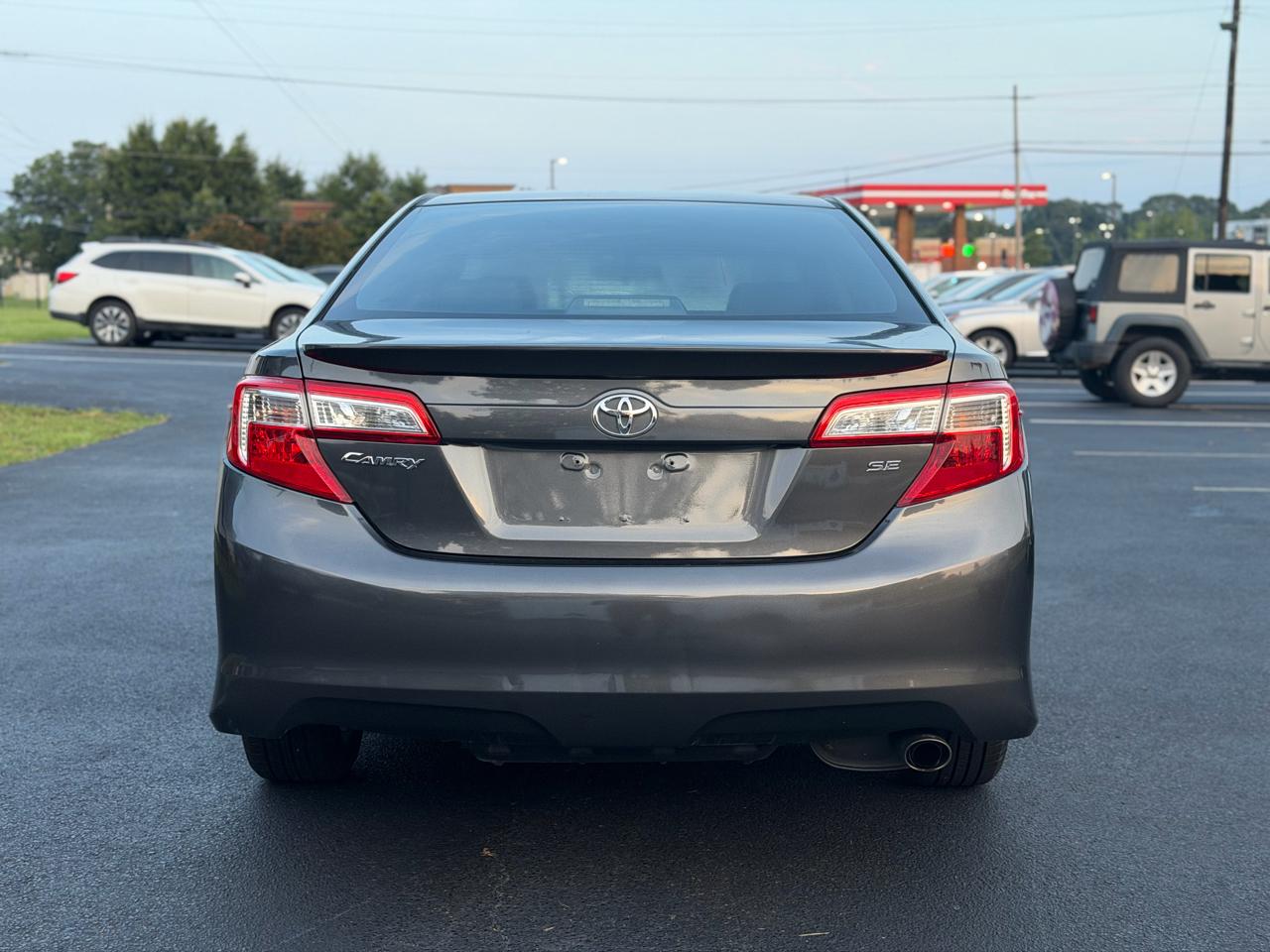 Toyota Camry 4dr Sdn I4 Auto SE (Natl) 2012