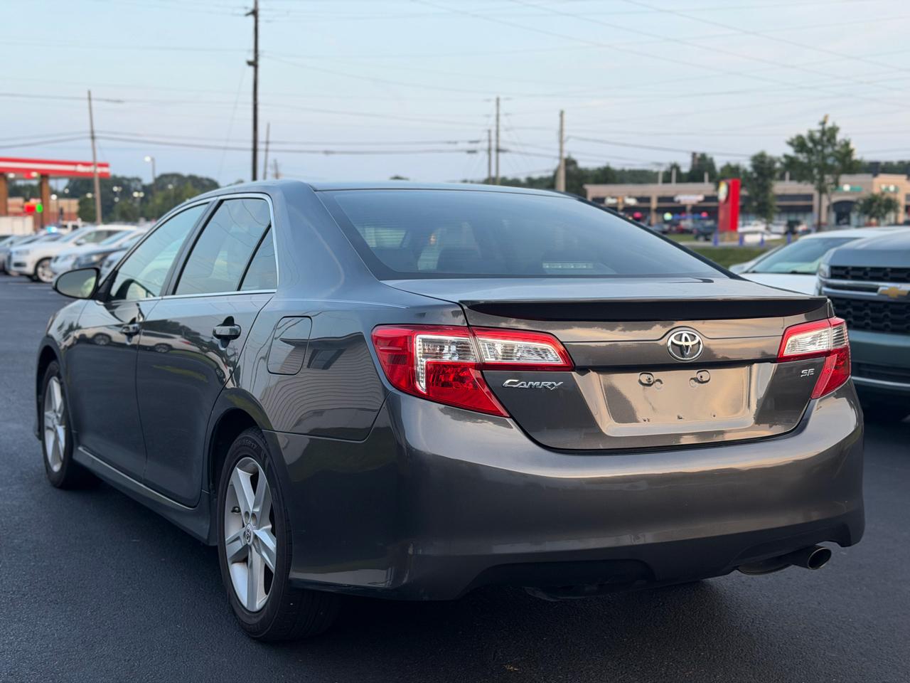 Toyota Camry 4dr Sdn I4 Auto SE (Natl) 2012