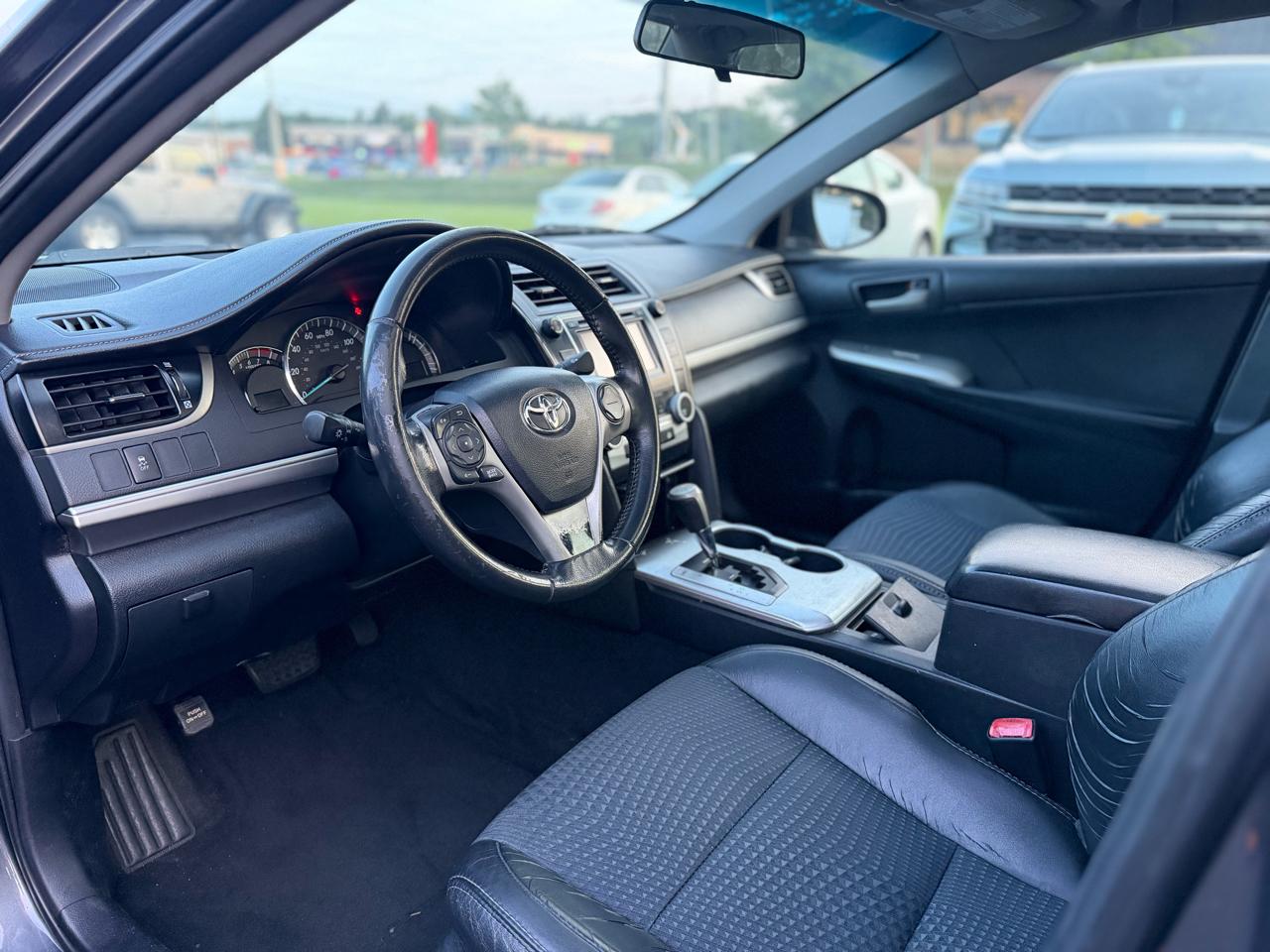 Toyota Camry 4dr Sdn I4 Auto SE (Natl) 2012