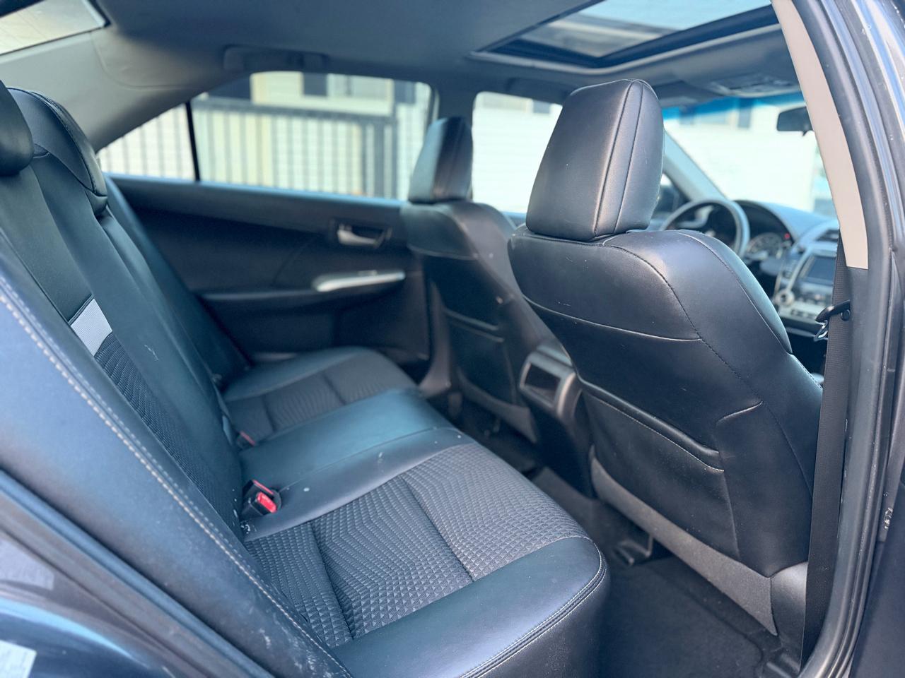 Toyota Camry 4dr Sdn I4 Auto SE (Natl) 2012