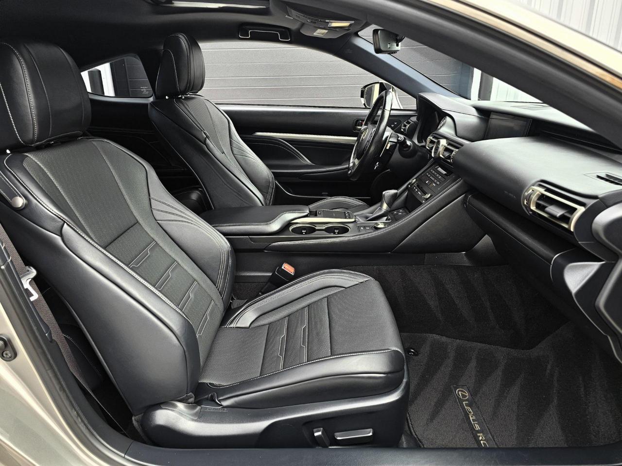 Lexus RC 200t Base 2019