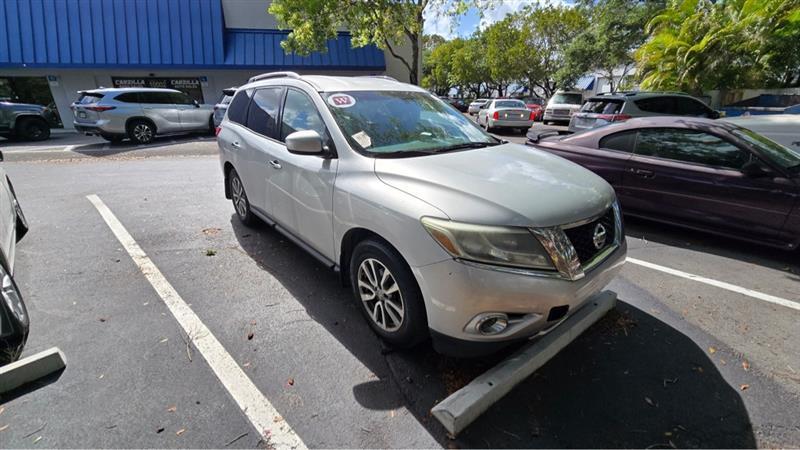 Nissan Pathfinder SV 2WD 2015