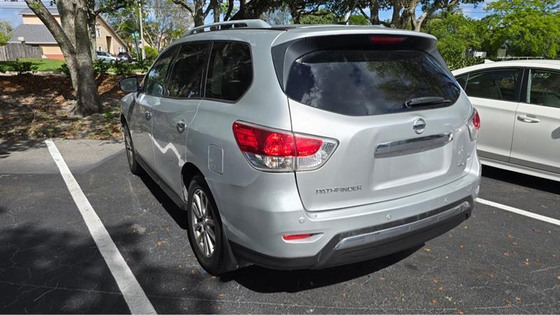 Nissan Pathfinder SV 2WD 2015