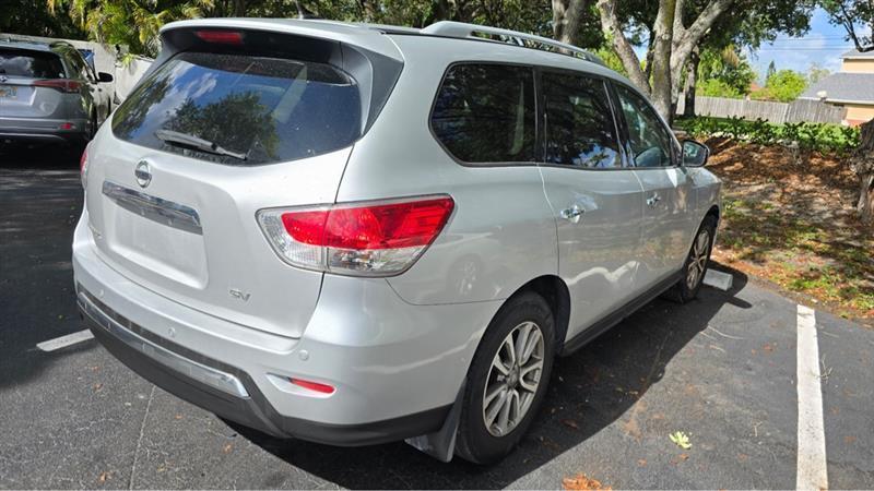 Nissan Pathfinder SV 2WD 2015