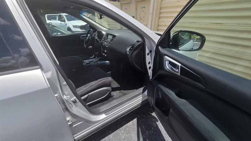 2015 Nissan Pathfinder SV - Photo 8