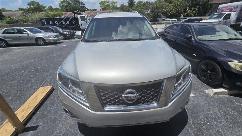 Nissan Pathfinder SV 2WD 2015
