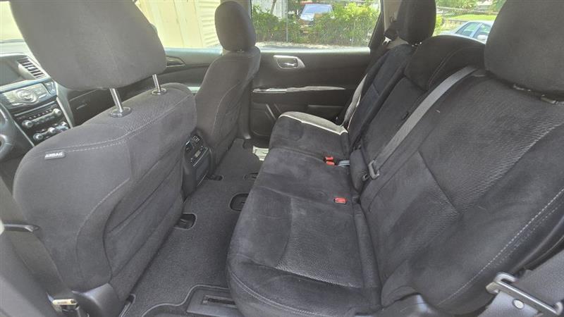 Nissan Pathfinder SV 2WD 2015