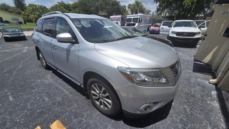 Nissan Pathfinder SV 2WD 2015