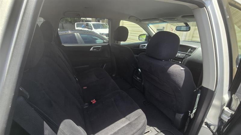 Nissan Pathfinder SV 2WD 2015