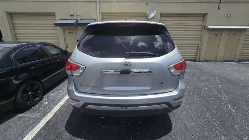 Nissan Pathfinder SV 2WD 2015