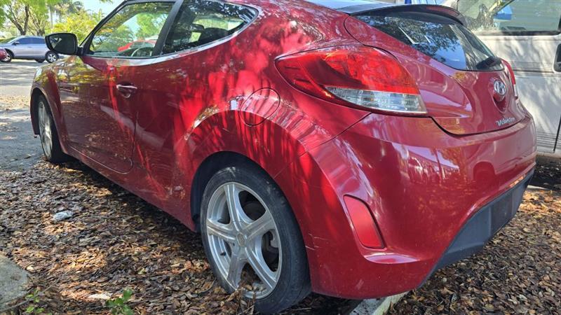 Hyundai Veloster Base 6MT 2015