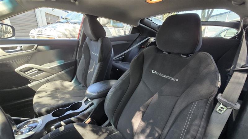 Hyundai Veloster Base 6MT 2015