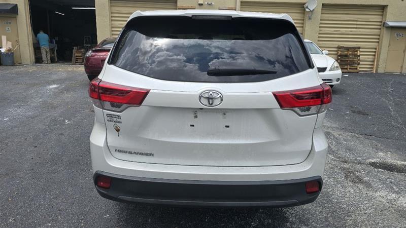 Toyota Highlander LE FWD I4 2019