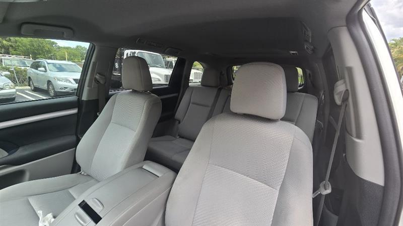 Toyota Highlander LE FWD I4 2019