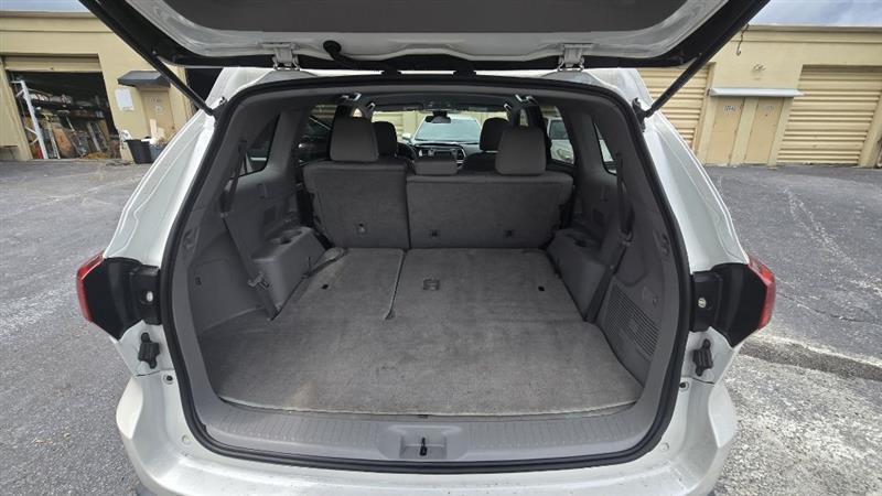 Toyota Highlander LE FWD I4 2019