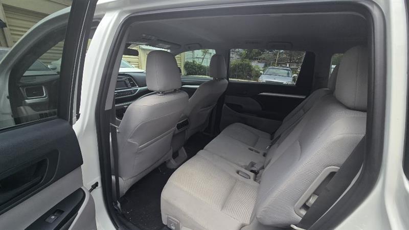 Toyota Highlander LE FWD I4 2019