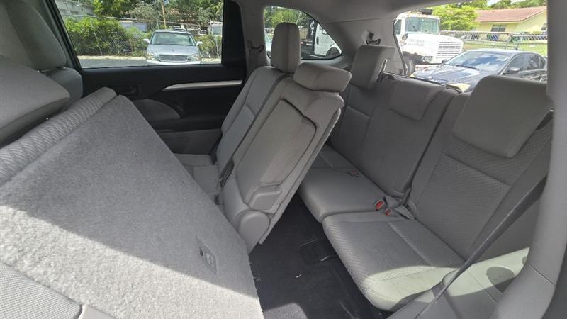 Toyota Highlander LE FWD I4 2019