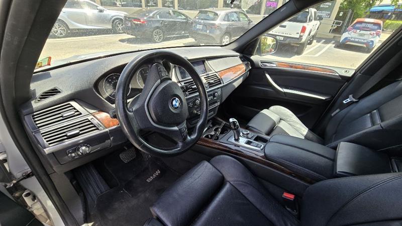 BMW X5 xDrive50i 2011