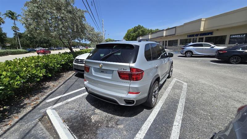 BMW X5 xDrive50i 2011