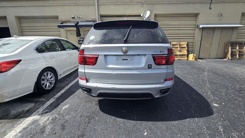 BMW X5 xDrive50i 2011