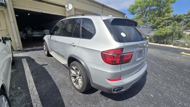 BMW X5 xDrive50i 2011