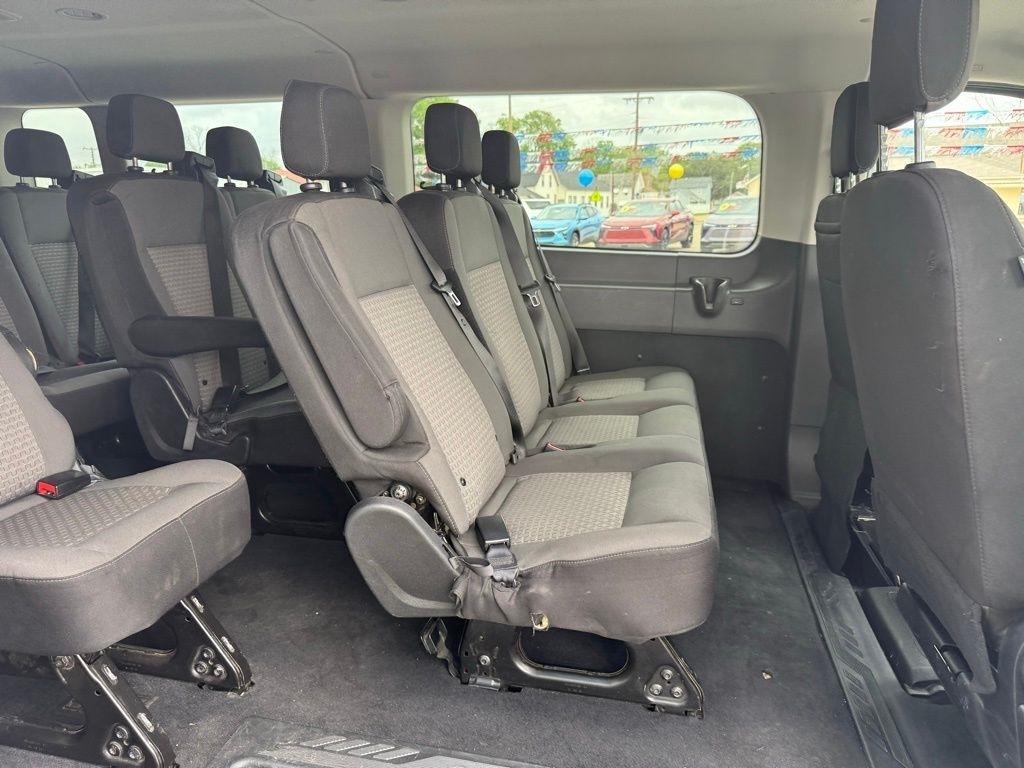 Ford Transit 350 Wagon Low Roof XLT w/Sliding Pass. 148-in. WB 2022