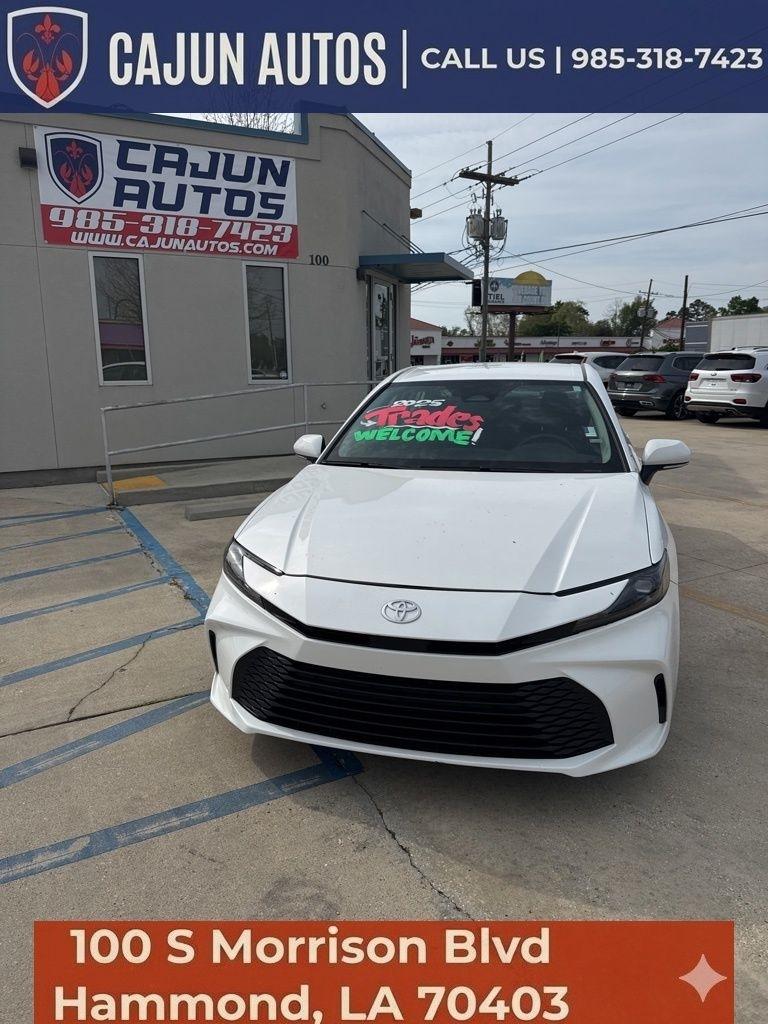 Toyota Camry Hybrid XLE 2025