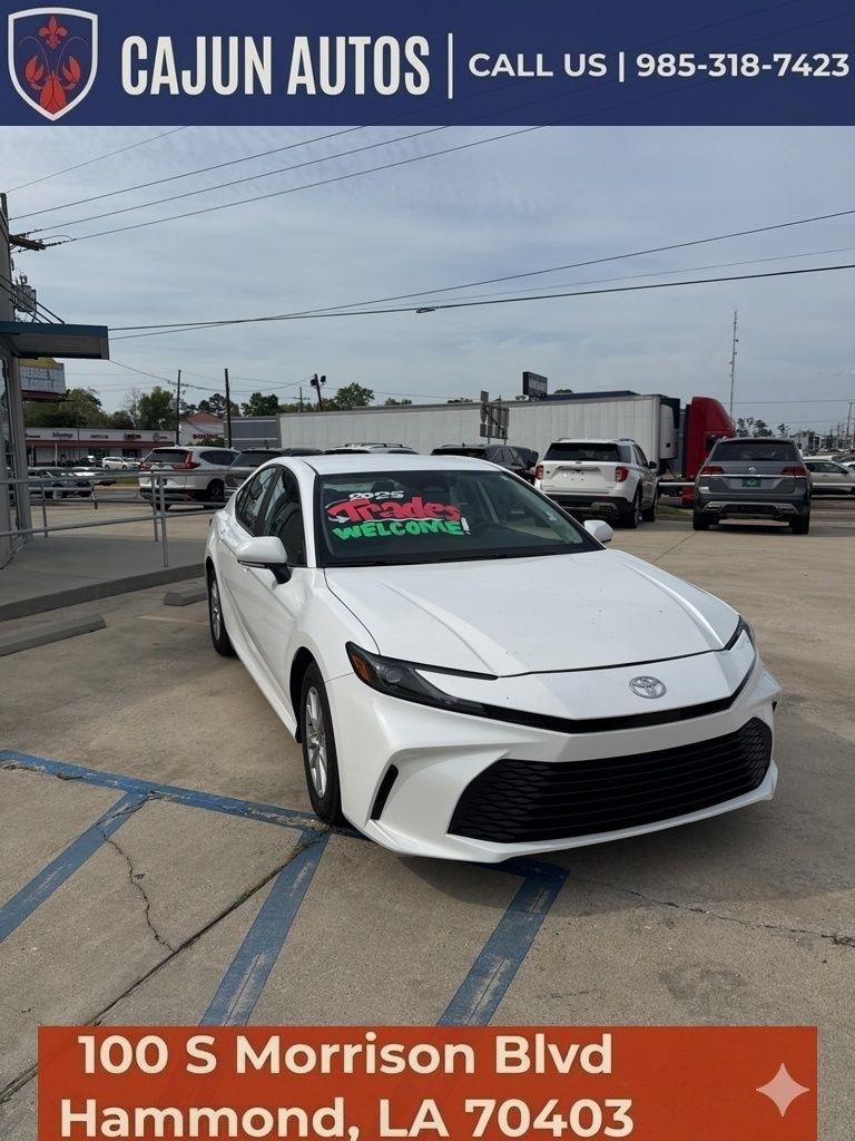 Toyota Camry Hybrid XLE 2025
