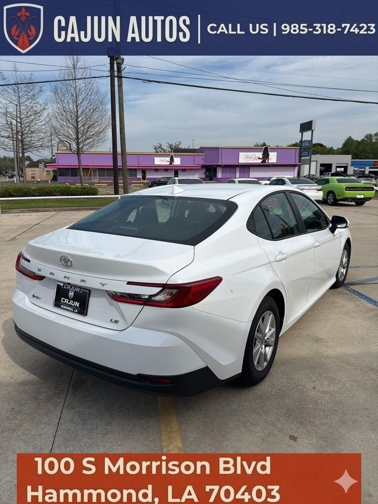 Toyota Camry Hybrid XLE 2025