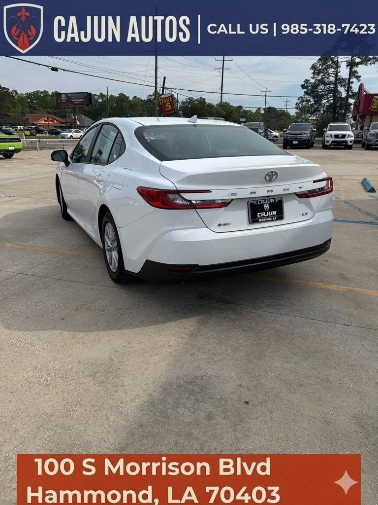 Toyota Camry Hybrid XLE 2025