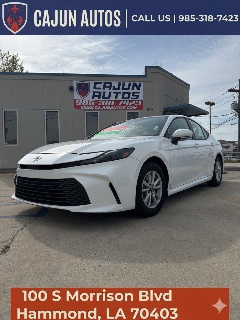 Toyota Camry Hybrid XLE 2025