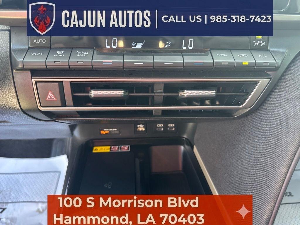 Toyota Camry Hybrid XLE 2025