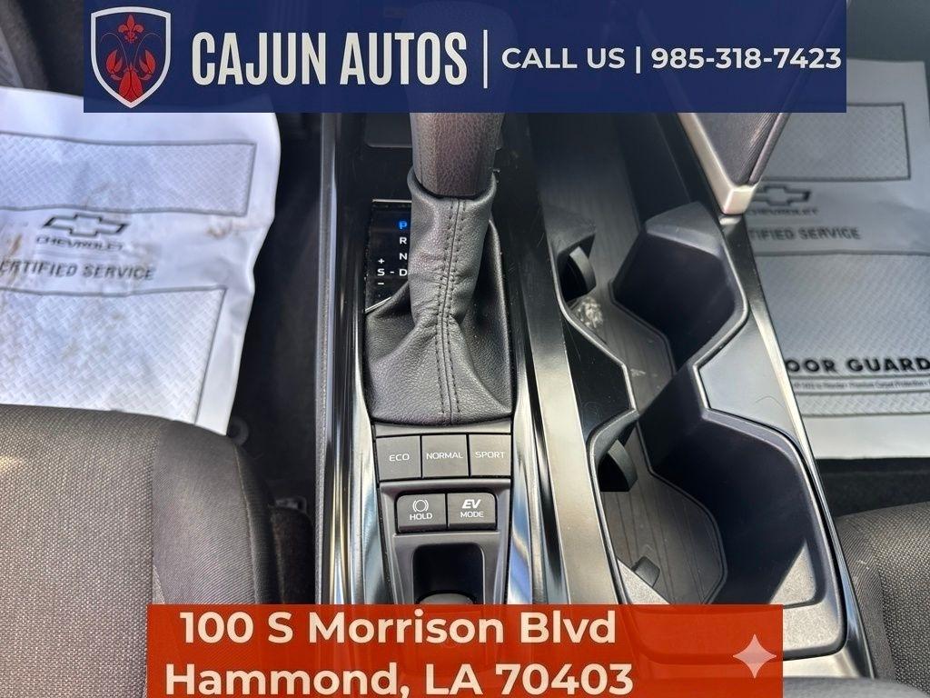 Toyota Camry Hybrid XLE 2025