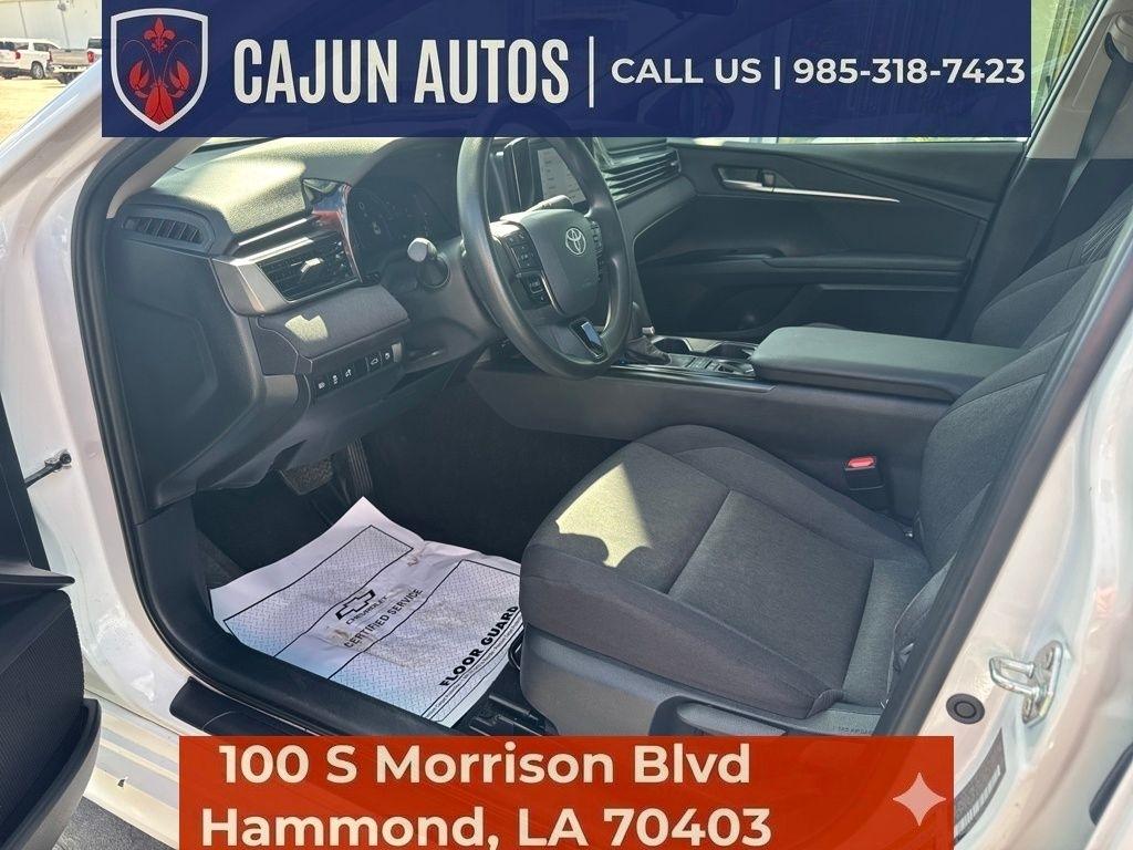 Toyota Camry Hybrid XLE 2025