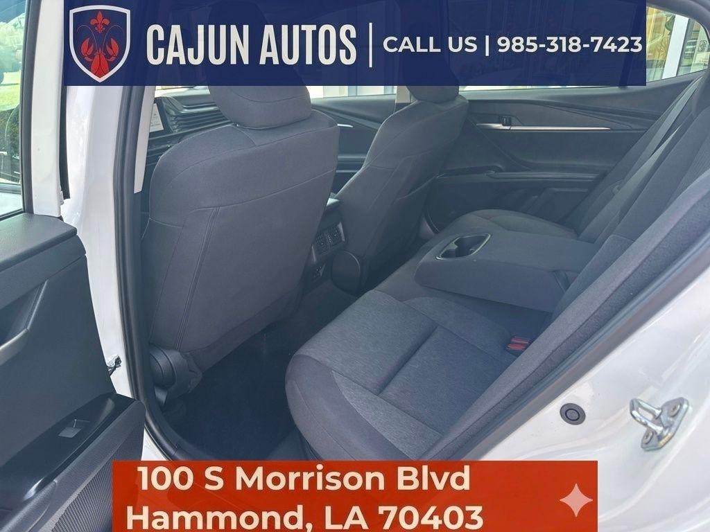 Toyota Camry Hybrid XLE 2025