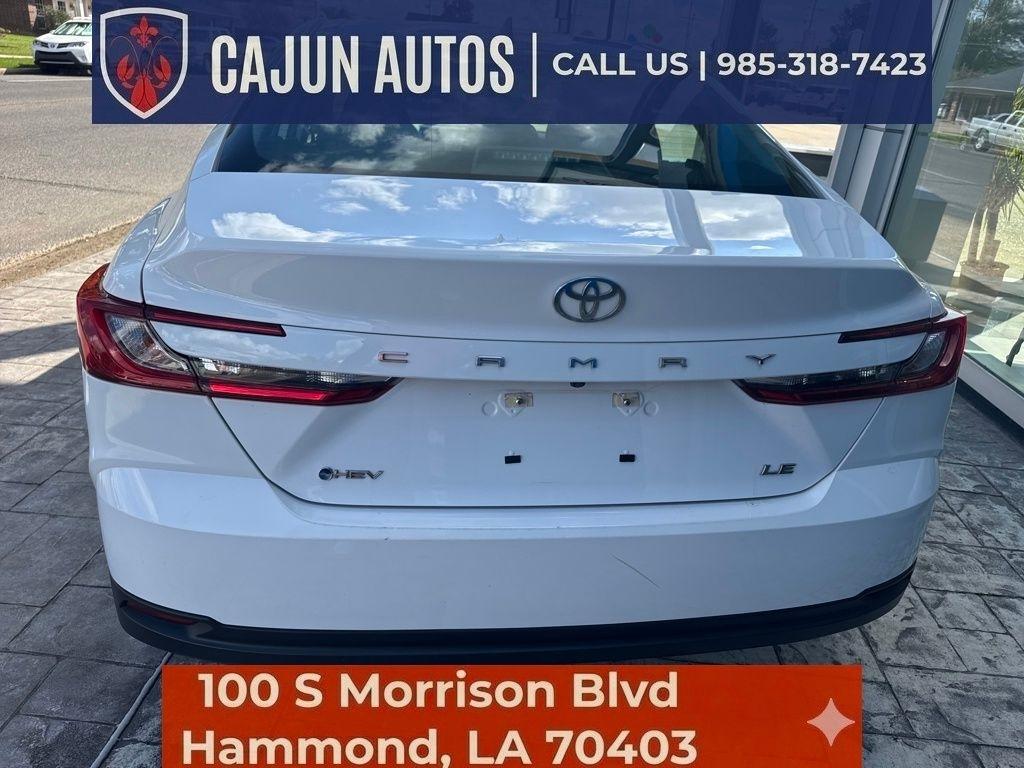 Toyota Camry Hybrid XLE 2025