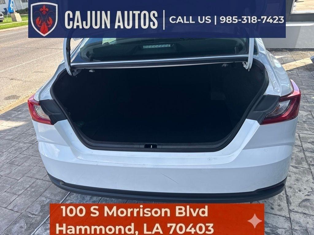 Toyota Camry Hybrid XLE 2025