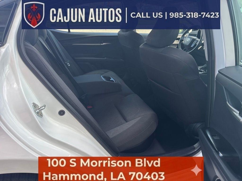 Toyota Camry Hybrid XLE 2025