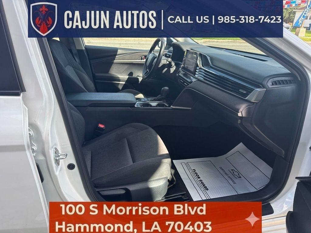 Toyota Camry Hybrid XLE 2025