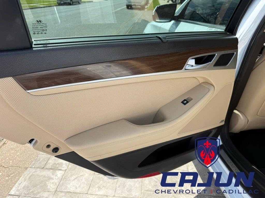 Hyundai Genesis 3.8L 2016