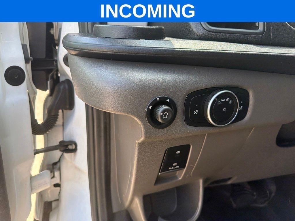 Ford Transit 250 Van Low Roof w/Sliding Pass. 130-in. WB 2021