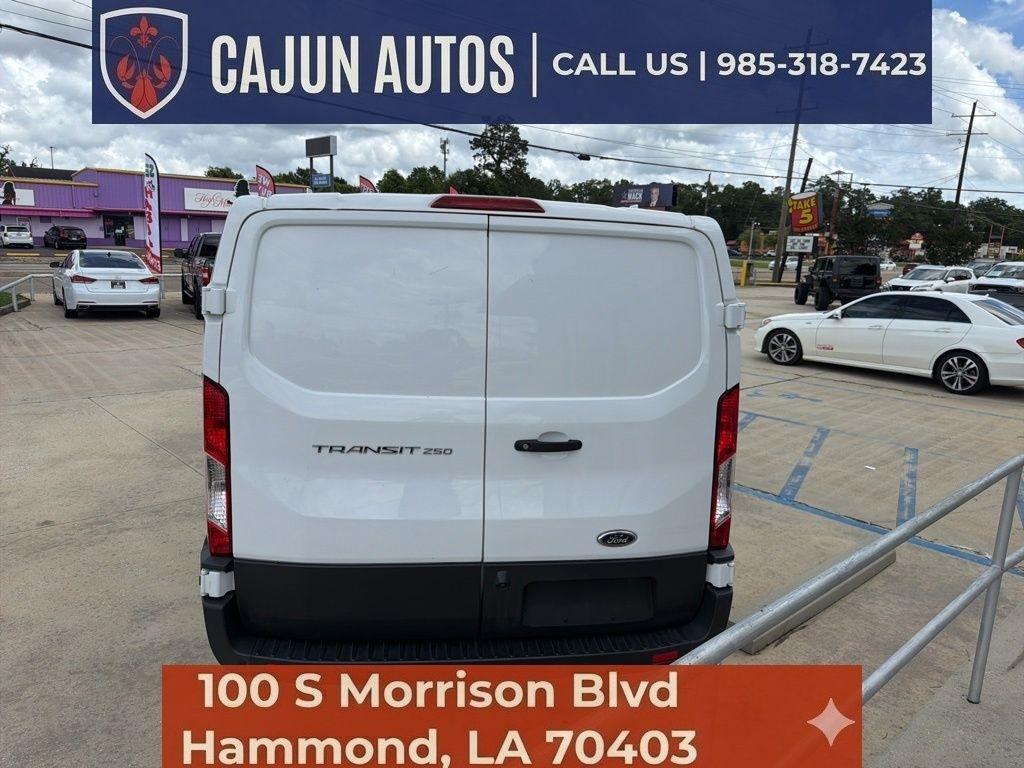 Ford Transit 250 Van Low Roof w/Sliding Pass. 130-in. WB 2021