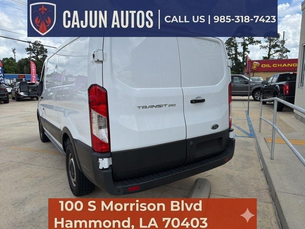 Ford Transit 250 Van Low Roof w/Sliding Pass. 130-in. WB 2021