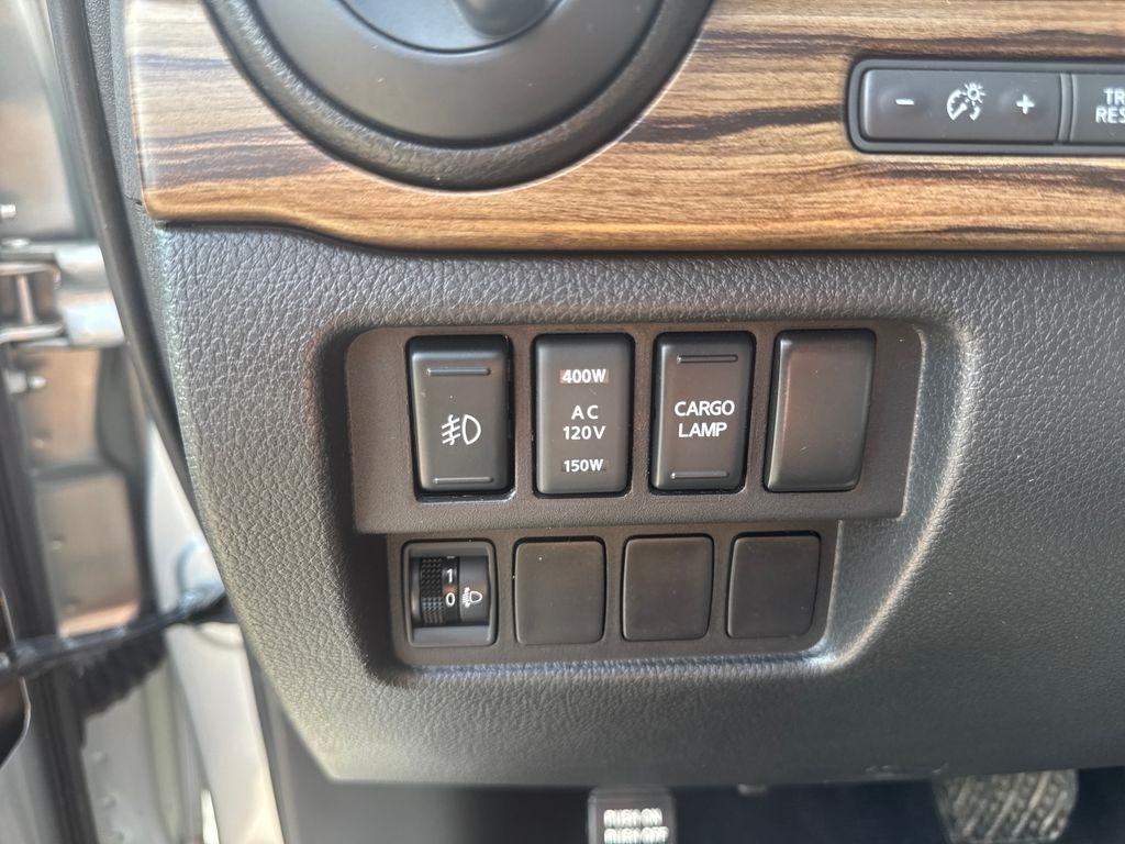 Nissan Titan SL Crew Cab 2WD 2017