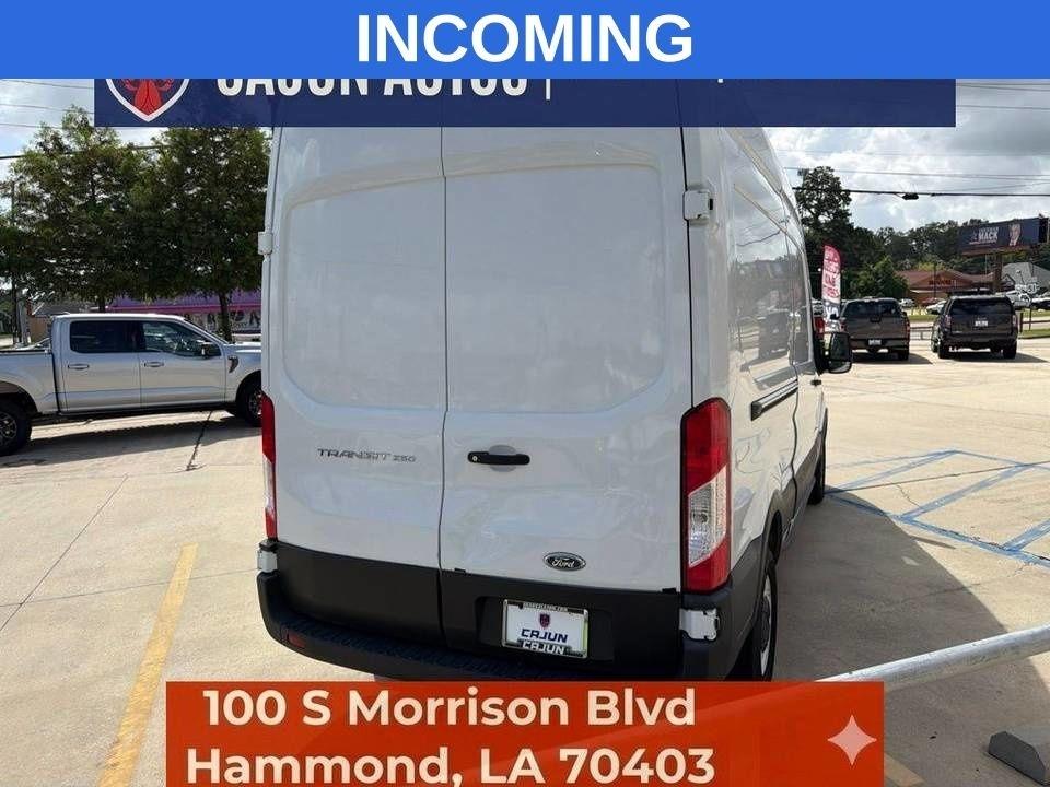 Ford Transit 250 Van Low Roof w/Sliding Pass. 130-in. WB 2021