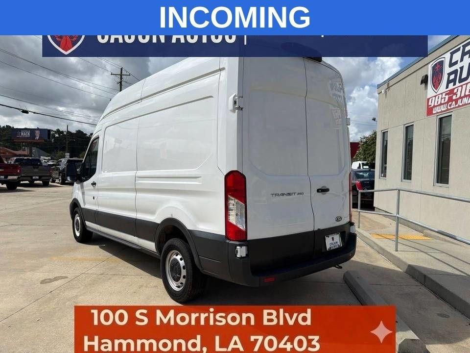 Ford Transit 250 Van Low Roof w/Sliding Pass. 130-in. WB 2021