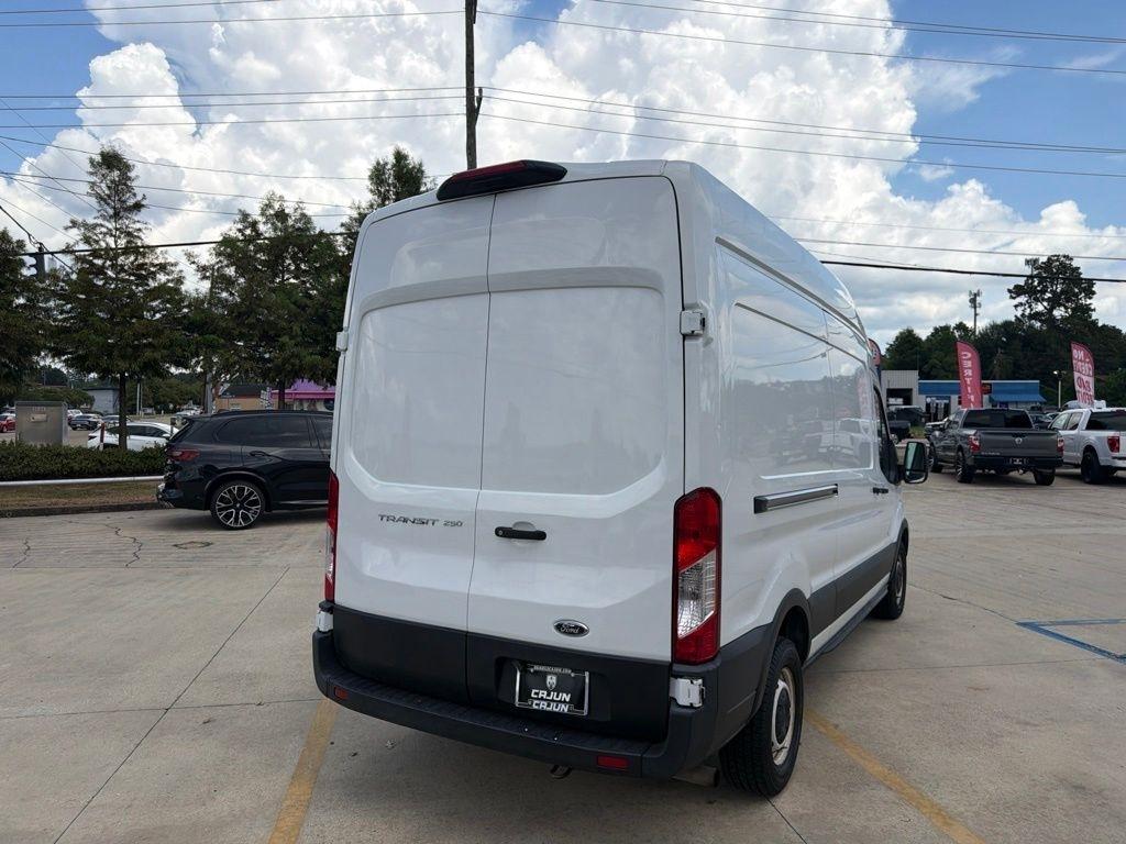 Ford Transit 250 Van Low Roof w/Sliding Pass. 130-in. WB 2021