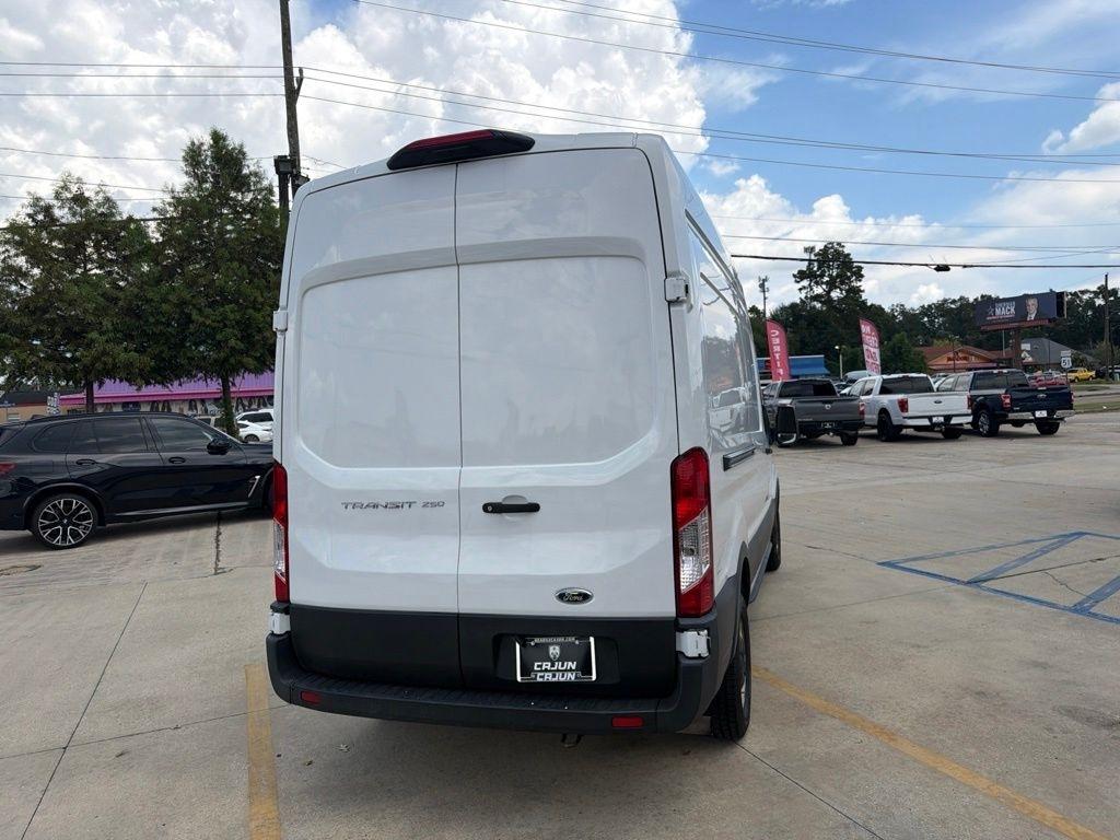 Ford Transit 250 Van Low Roof w/Sliding Pass. 130-in. WB 2021