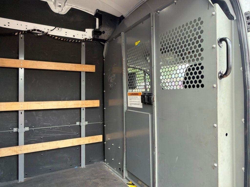 Ford Transit 250 Van Low Roof w/Sliding Pass. 130-in. WB 2021