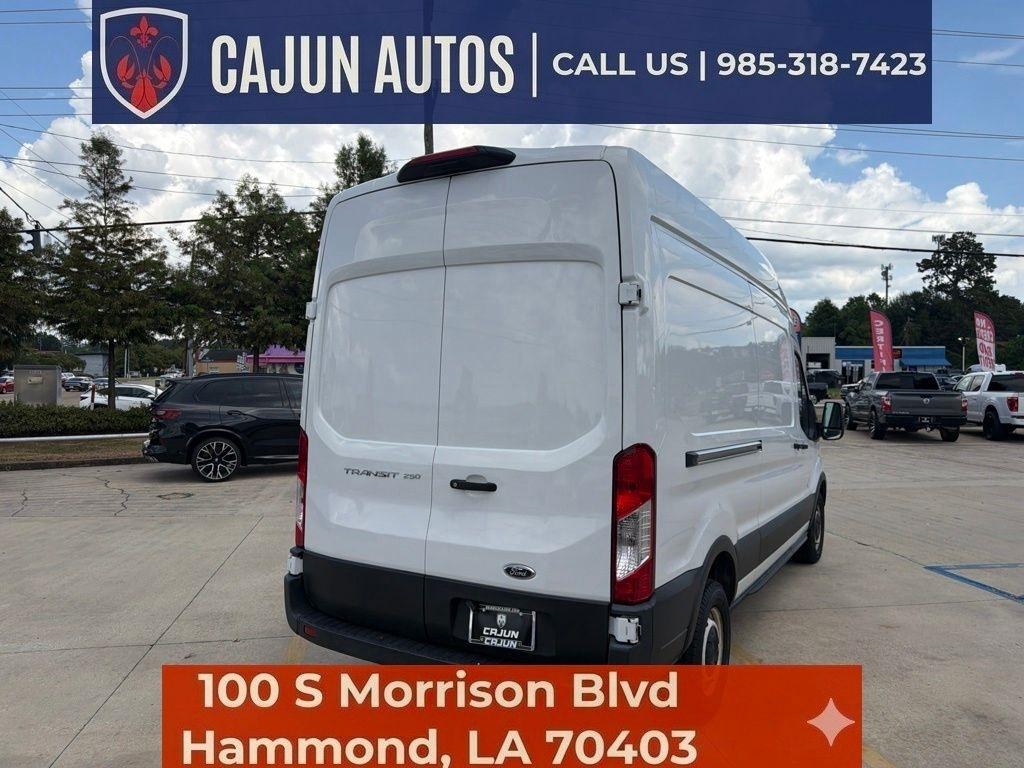 Ford Transit 250 Van Low Roof w/Sliding Pass. 130-in. WB 2021